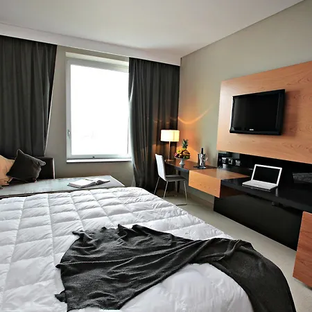 Cosmopolitan 4*
