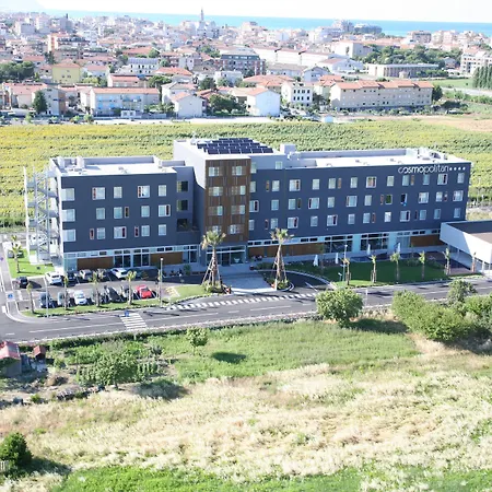 Cosmopolitan Hotell 4*