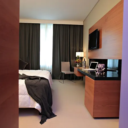 Cosmopolitan 4*