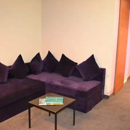 Cosmopolitan 4*