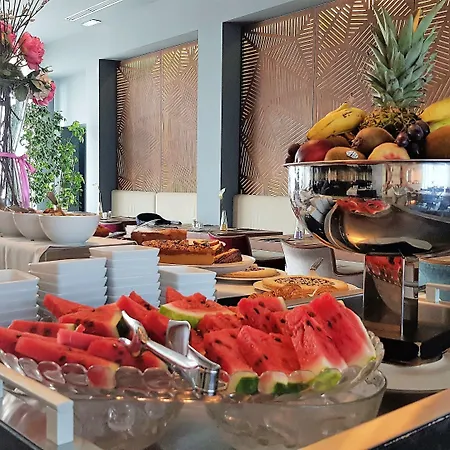 Cosmopolitan Hotell 4*