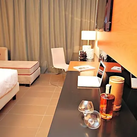 Cosmopolitan Hotel 4*