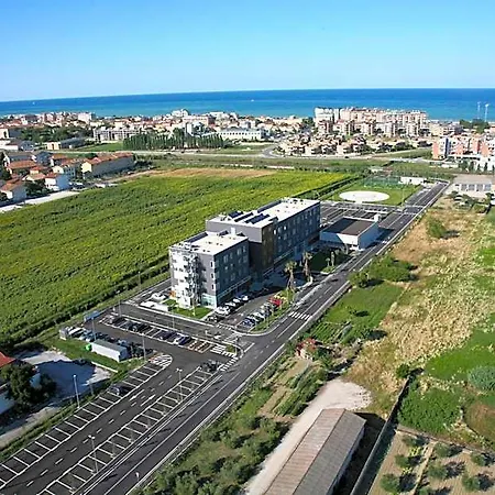 Cosmopolitan 4*