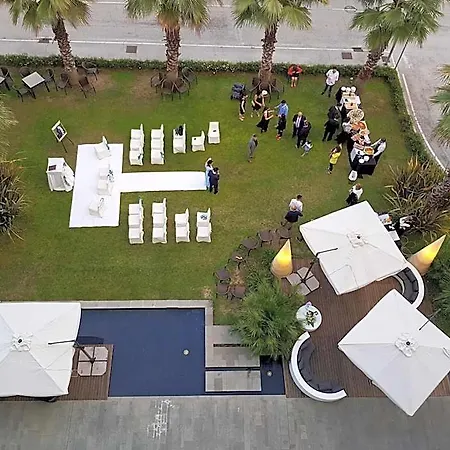 Cosmopolitan Hotel 4*
