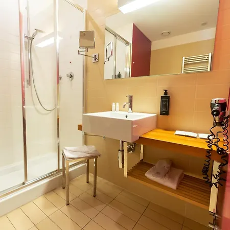 Cosmopolitan Hotel 4*